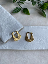 Load image into Gallery viewer, Textured Gold Minimalist Earrings
